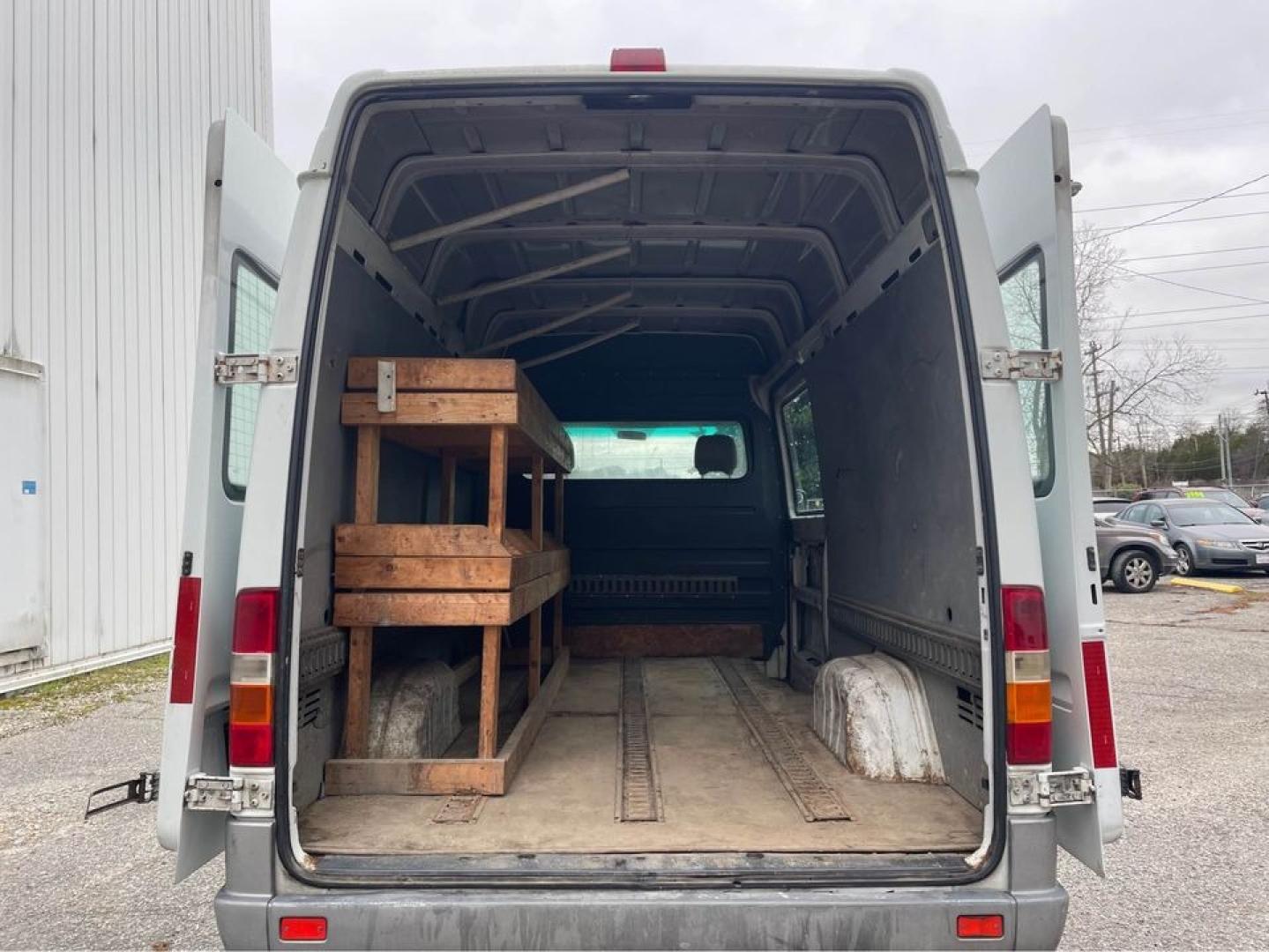 2003 WHITE /Gray Dodge Sprinter Van 2500 High Roof Short Wheelbase (WD2YD642935) with an 2.7 i5 Diesel engine, Automatic transmission, located at 5700 Curlew Drive, Norfolk, VA, 23502, (757) 455-6330, 36.841885, -76.209412 - Photo#10